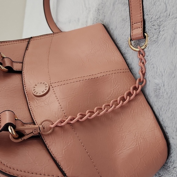 Steve Madden pink purse with chain accent strap. - Picture 8 of 16